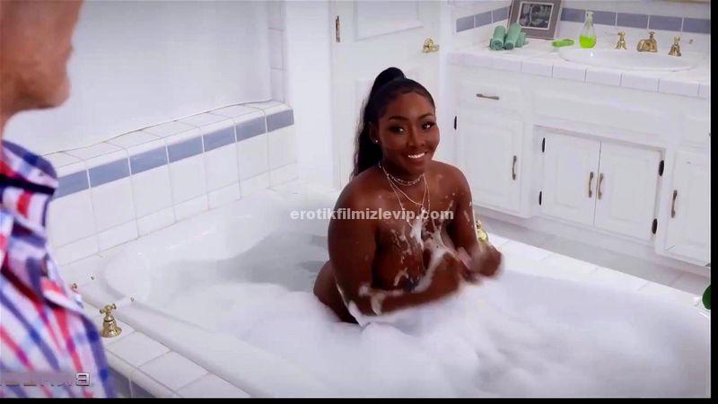 Bath time 2022 Türkçe Altyazılı +18 Sex Film izle